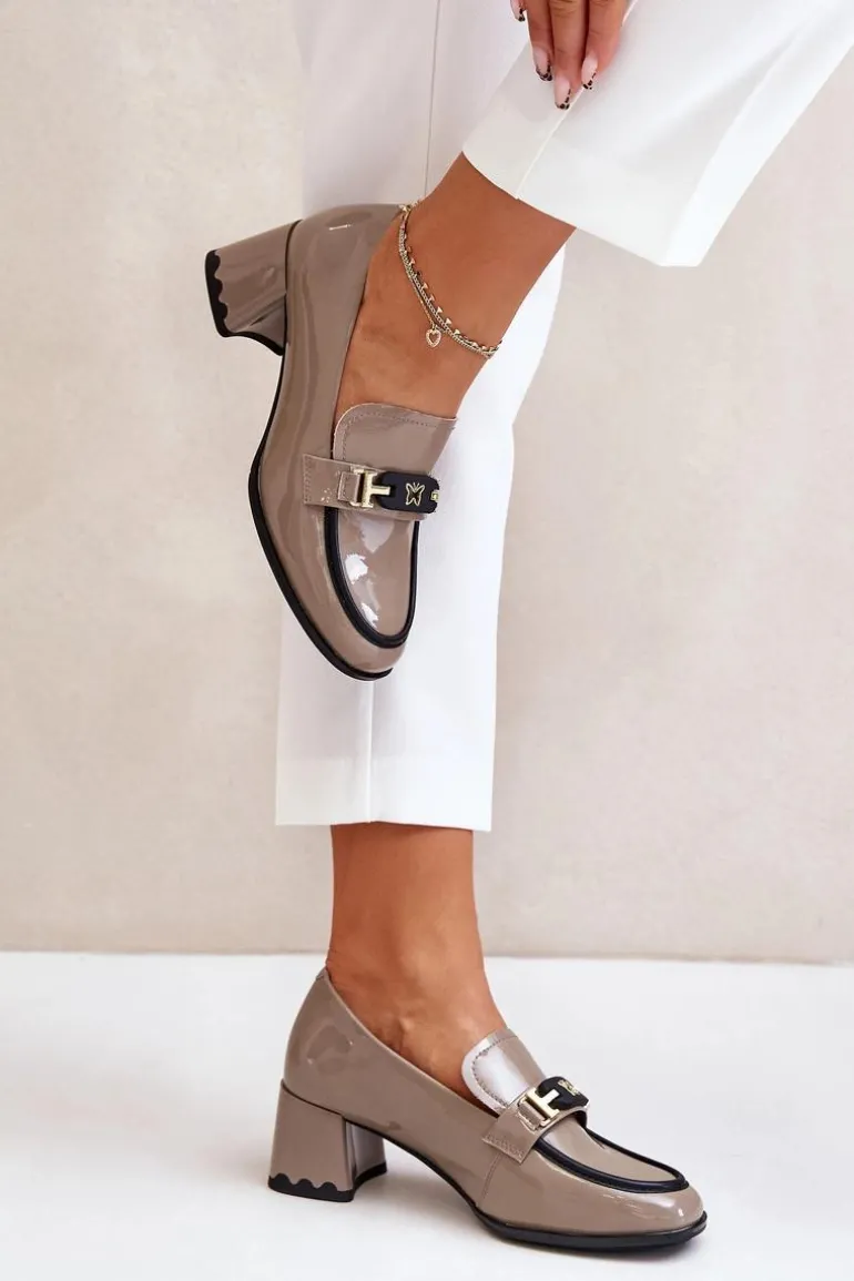 Lakierowane Półbuty Damskie Na Obcasie Z Ozdobą Artiker 55C1054 Beżowe