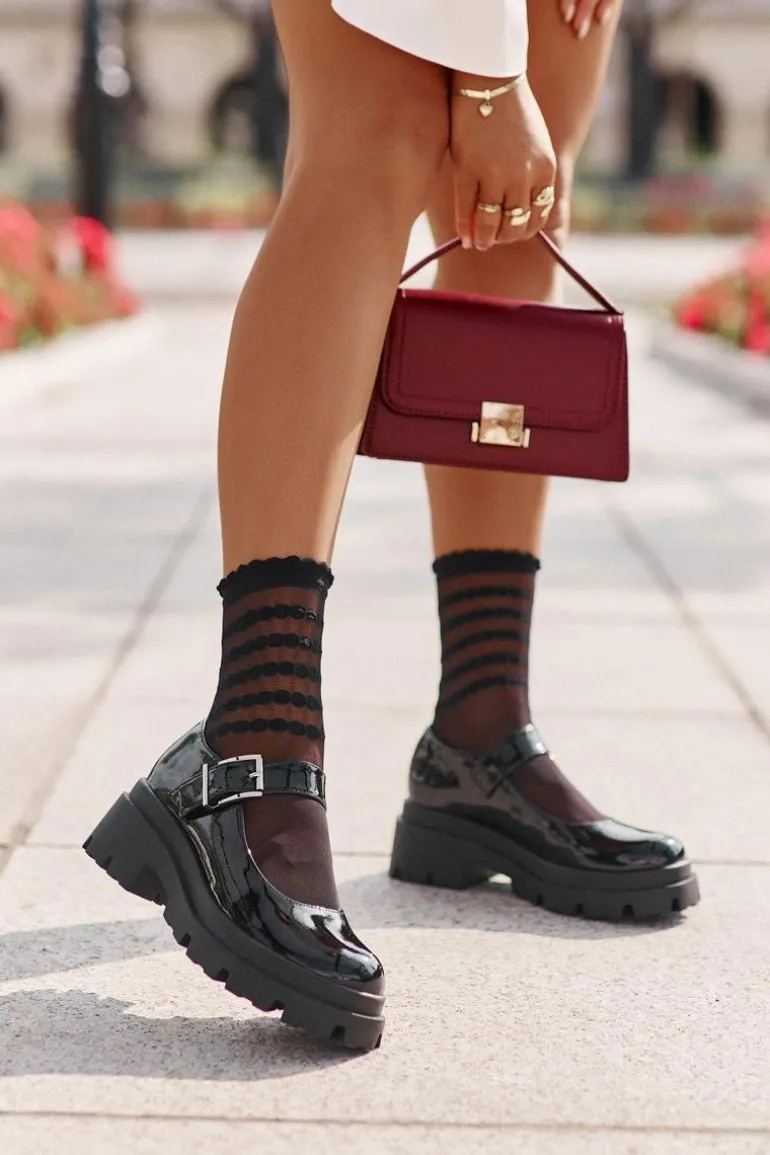 Lakierowane Półbuty Damskie Z Klamrą Czarne Plikuria