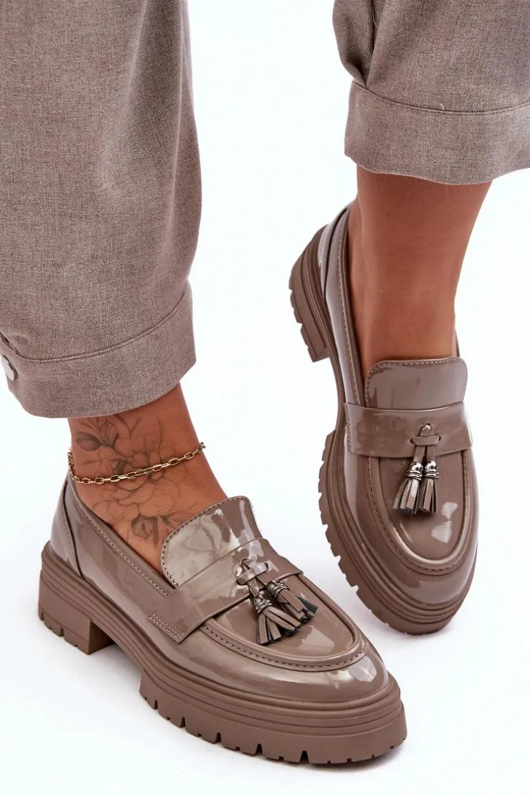 Lakierowane Półbuty Loafersy Z Frędzlami Ciemnobeżowe Velenase