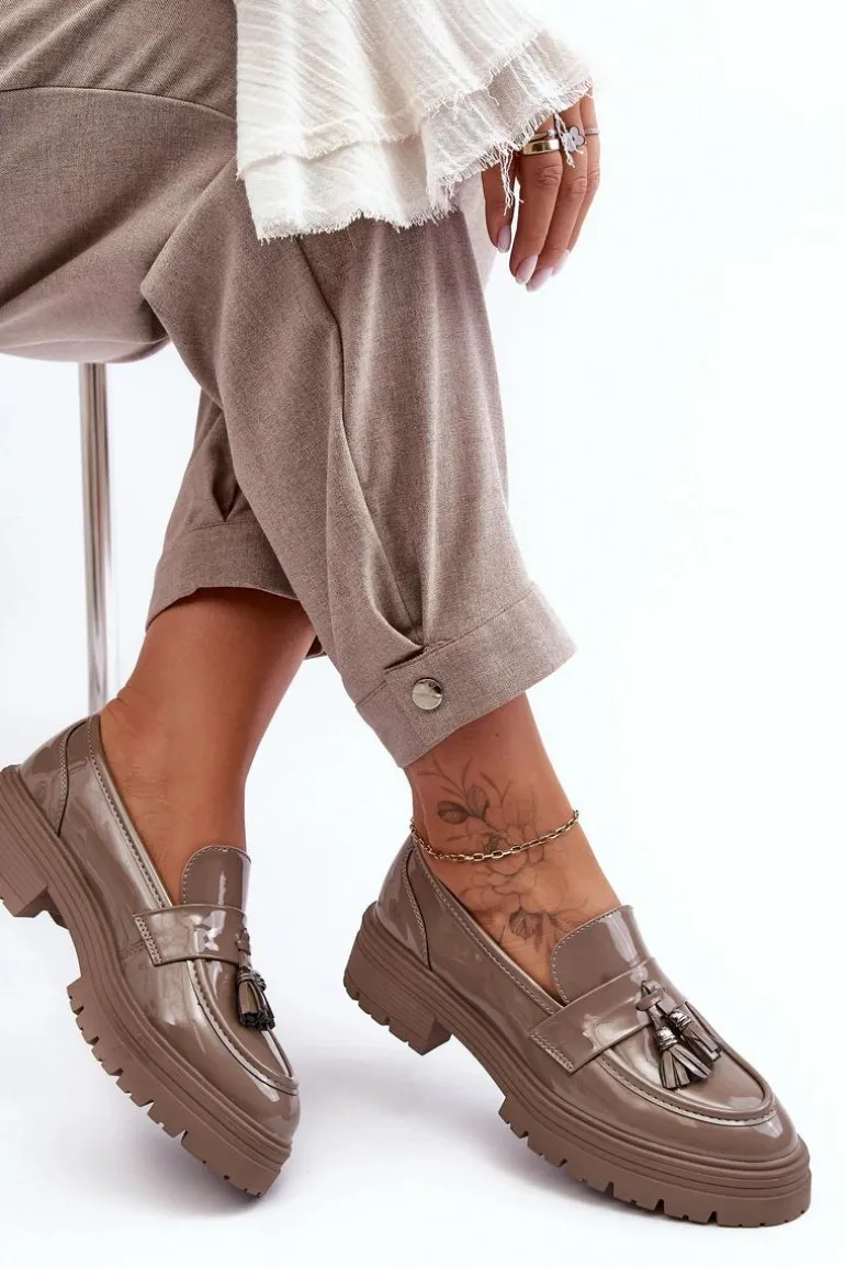 Lakierowane Półbuty Loafersy Z Frędzlami Ciemnobeżowe Velenase