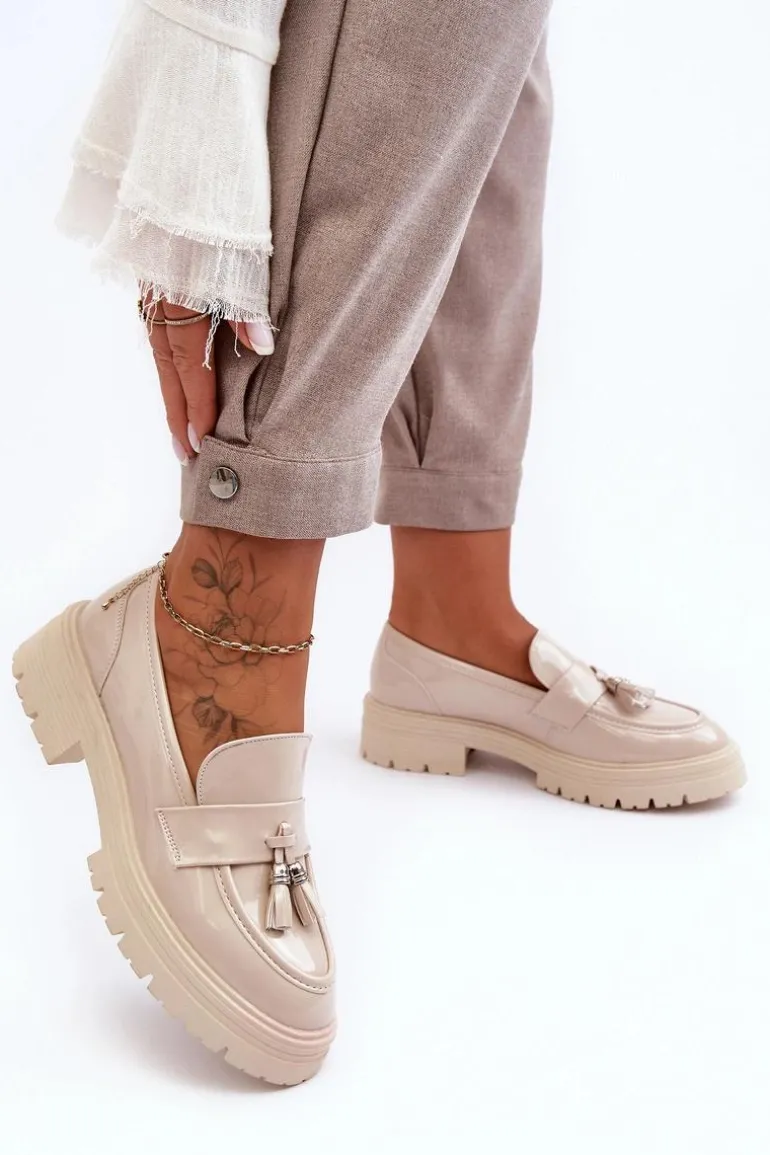 Lakierowane Półbuty Loafersy Z Frędzlami Jasnobeżowe Velenase