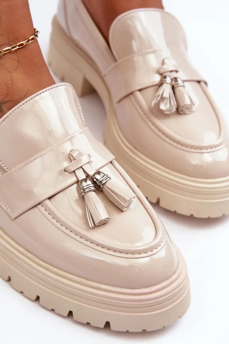 Lakierowane Półbuty Loafersy Z Frędzlami Jasnobeżowe Velenase