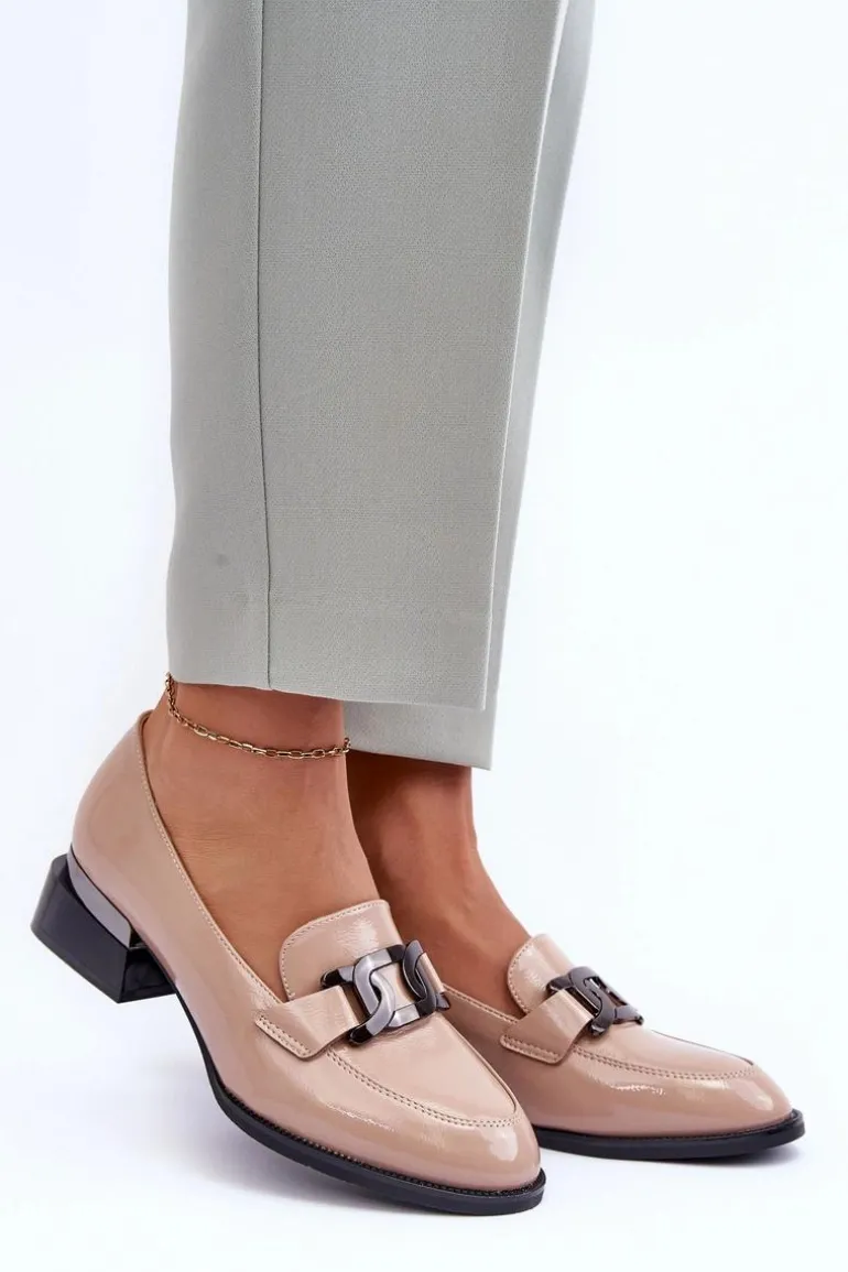 Lakierowane Półbuty Mokasyny Na Obcasie Beżowe Sakina