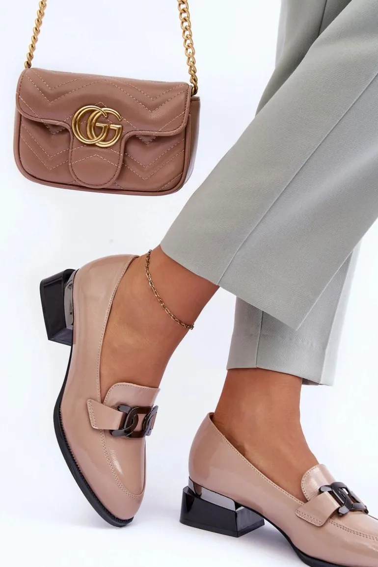 Lakierowane Półbuty Mokasyny Na Obcasie Beżowe Sakina