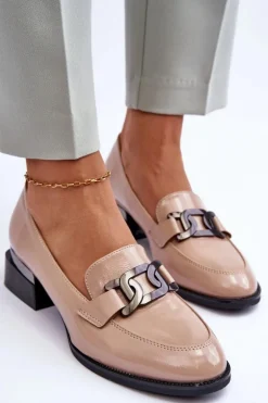 Lakierowane Półbuty Mokasyny Na Obcasie Beżowe Sakina