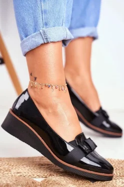 Lakierowane Półbuty Na Koturnie VINCEZA 22-10446 Czarne