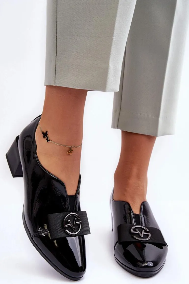 Lakierowane Półbuty Na Obcasie Z Ozdobą Czarne Elosa