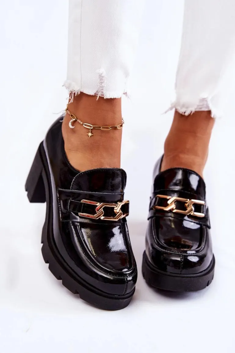 Lakierowane Półbuty Na Słupku Ze Złotą Ozdobą Czarne Mikeyla