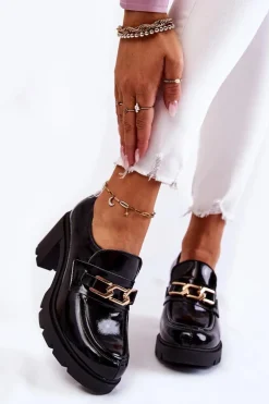 Lakierowane Półbuty Na Słupku Ze Złotą Ozdobą Czarne Mikeyla