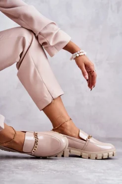 Lakierowane Półbuty Z Łańcuszkiem Beżowe Anne