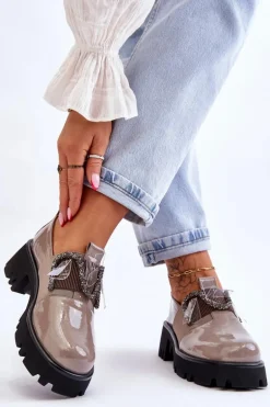 Lakierowane Półbuty Z Ozdobami Szare Keily