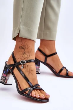 Lakierowane Sandałki Na Ozdobnym Słupku D&A CR-232 Czarne