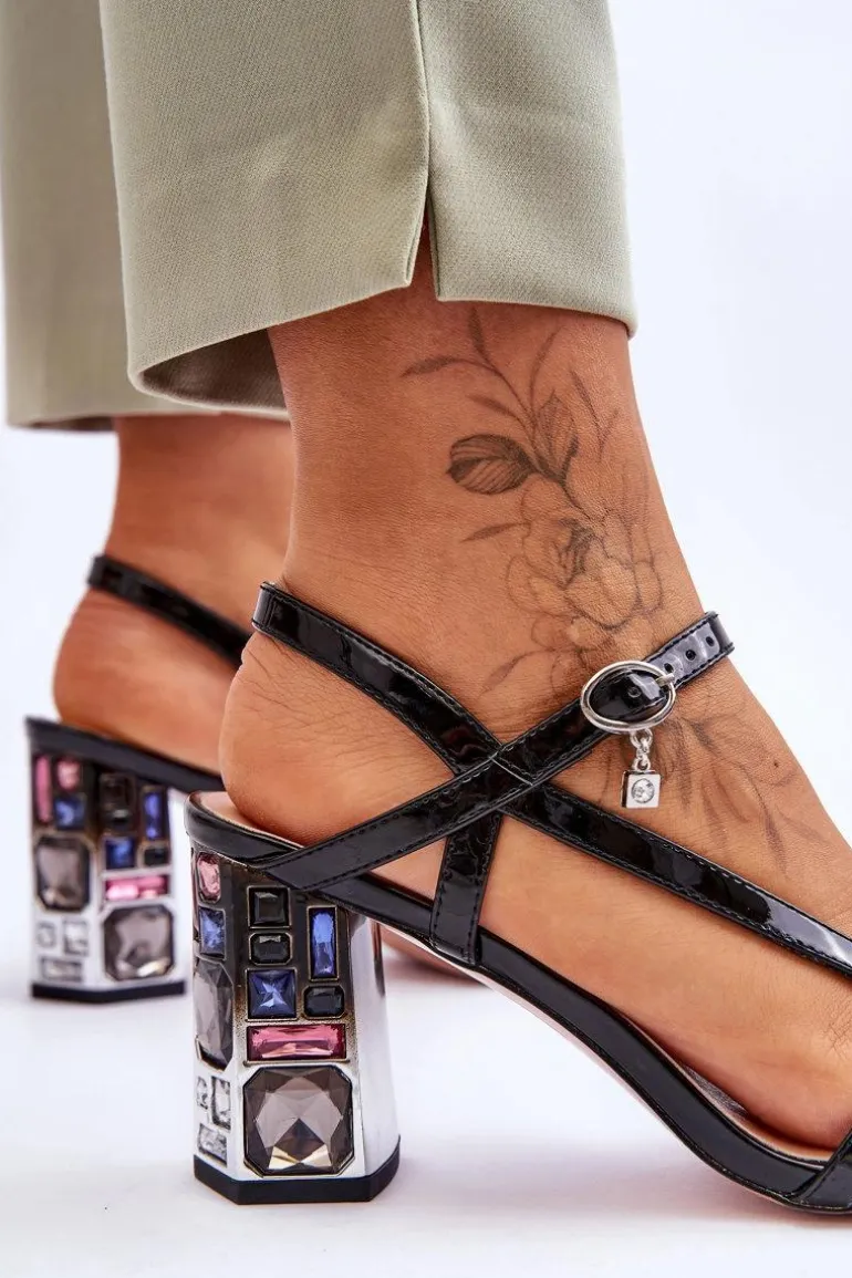 Lakierowane Sandałki Na Ozdobnym Słupku D&A CR-232 Czarne