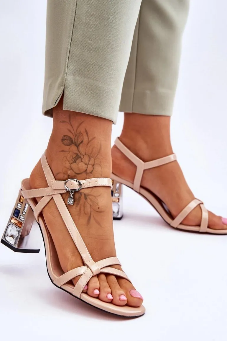 Lakierowane Sandałki Na Ozdobnym Słupku D&A CR-232 Beżowe