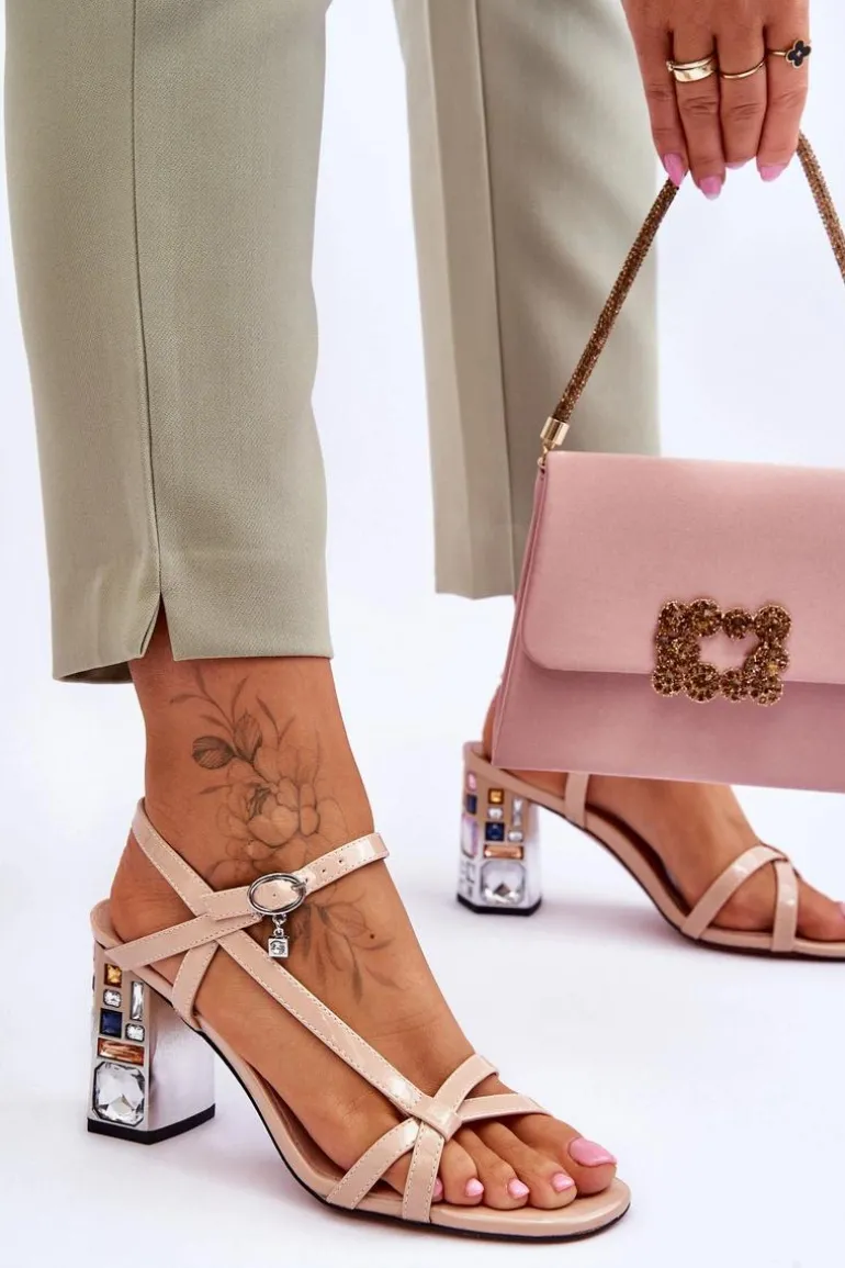 Lakierowane Sandałki Na Ozdobnym Słupku D&A CR-232 Beżowe