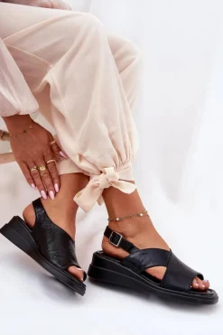 Lakierowane Sandały Damskie Na Koturnie Z Eko Skóry Czarne Quilara