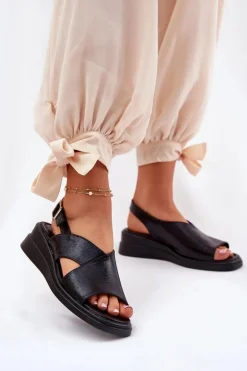 Lakierowane Sandały Damskie Na Koturnie Z Eko Skóry Czarne Quilara