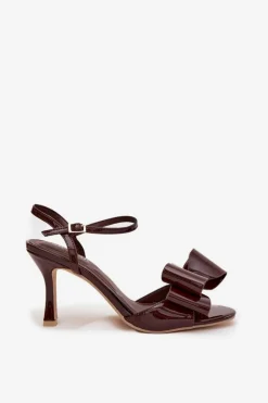 Lakierowane Sandały Na Szpilce Z Kokardą Czekoladowe Noliva