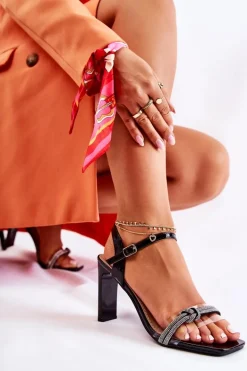 Lakierowane Sandały Z Cyrkoniami Czarne Benedett