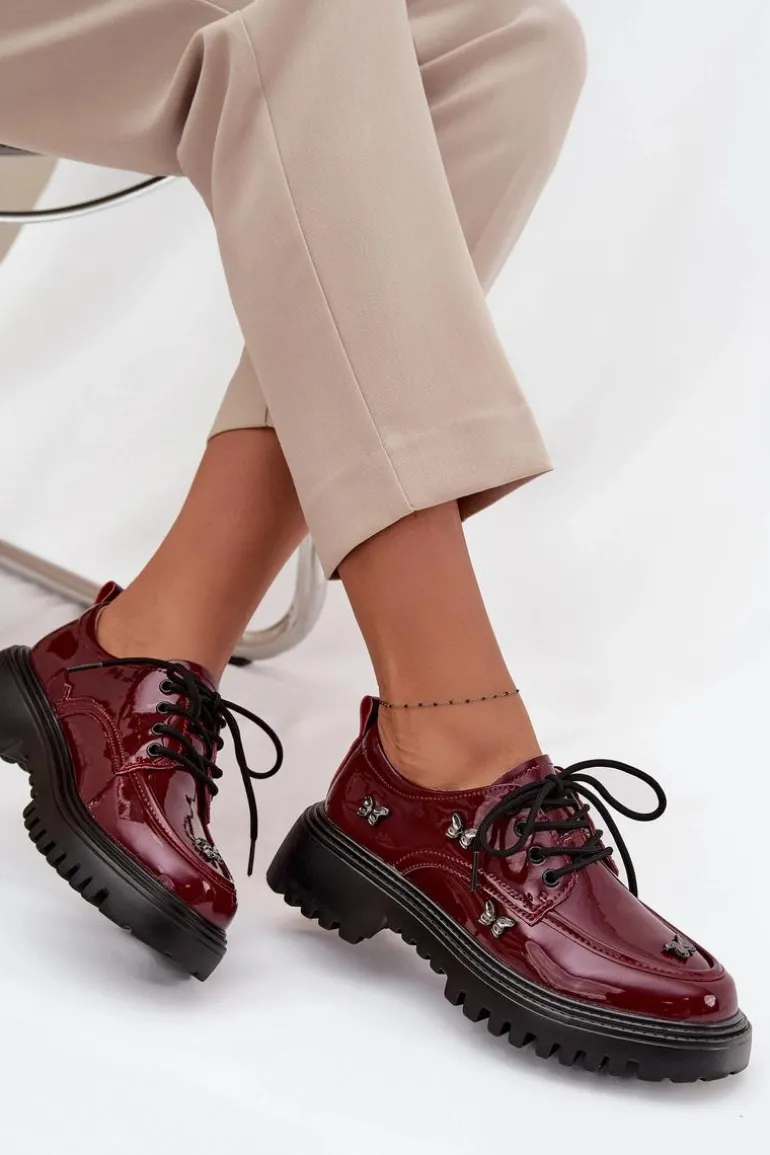 Lakierowane Skórzane Półbuty Damskie Z Przypinkami Artiker 57C0336 Bordowe