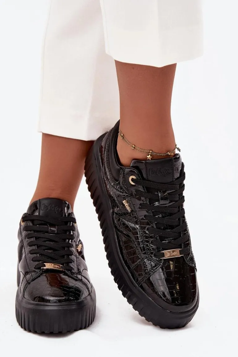 Lakierowane Sneakersy Damskie Na Platformie Lee Cooper LCJ-25-09-3870 Czarne
