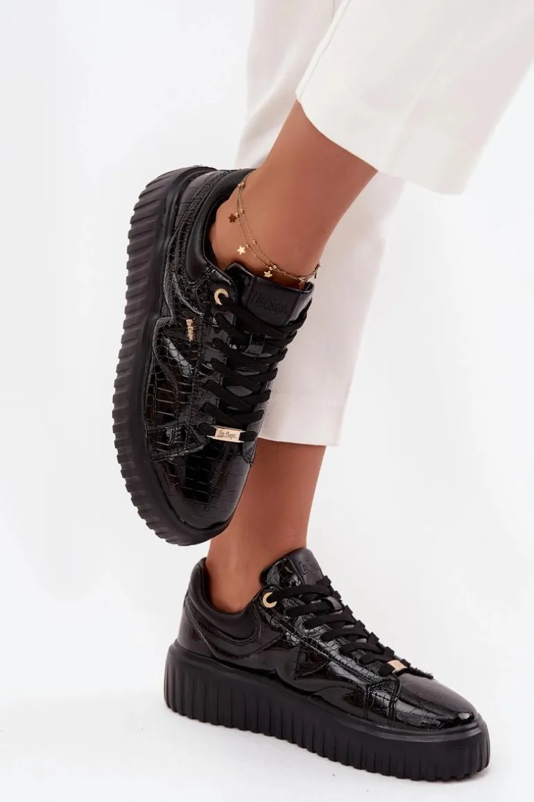 Lakierowane Sneakersy Damskie Na Platformie Lee Cooper LCJ-25-09-3870 Czarne