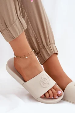 Lekkie Klapki Damskie Z Ozdobnym Tłoczeniem Beżowe Isarisa