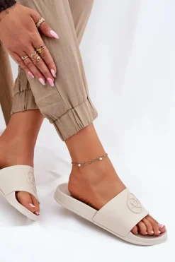 Lekkie Klapki Damskie Z Ozdobnym Tłoczeniem Beżowe Isarisa