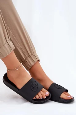 Lekkie Klapki Damskie Z Ozdobnym Tłoczeniem Czarne Isarisa