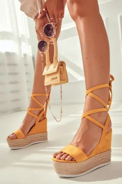 Lekkie Wiązane Sandały Na Koturnie Żółte Marriett