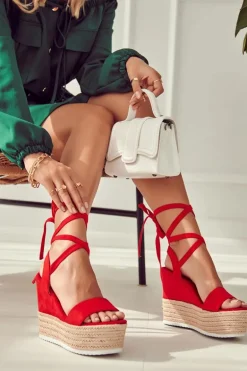 Lekkie Wiązane Sandały Na Koturnie Czerwone Marriett