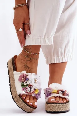 Materiałowe Klapki Z Kwiatami Białe Nessa