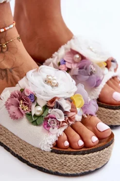 Materiałowe Klapki Z Kwiatami Białe Nessa