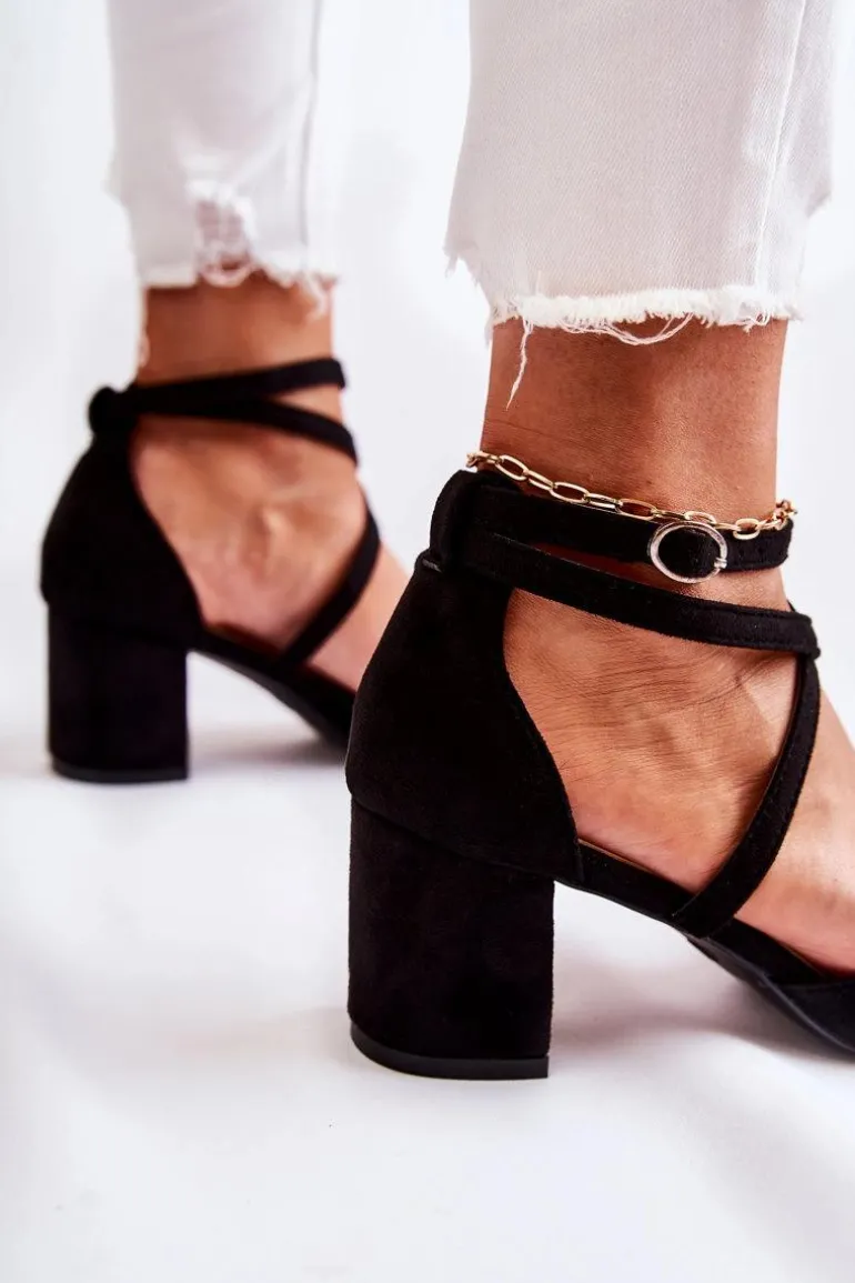 Modne Czółenka Na Niskim Słupku Czarne Crissa