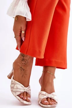 Modne Klapki Na Obcasie W Print Beżowe Floria