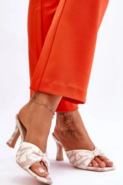 Modne Klapki Na Obcasie W Print Beżowe Floria