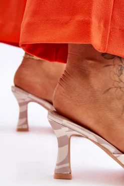 Modne Klapki Na Obcasie W Print Beżowe Floria