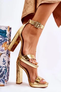 Modne Lakierowane Sandały Na Wysokim Słupku Złote Perfection