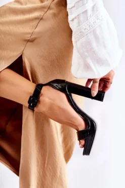 Modne Lakierowane Sandały Na Wysokim Słupku Czarne Perfection