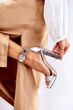 Modne Lakierowane Sandały Na Wysokim Słupku Srebrne Perfection