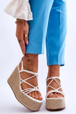 Modne Sandały Na Koturnie Z Plecionką Białe Nessia