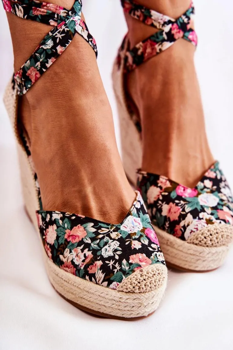 Modne Sandały Na Koturnie Czarne Lamela