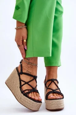 Modne Sandały Na Koturnie Z Plecionką Czarne Nessia