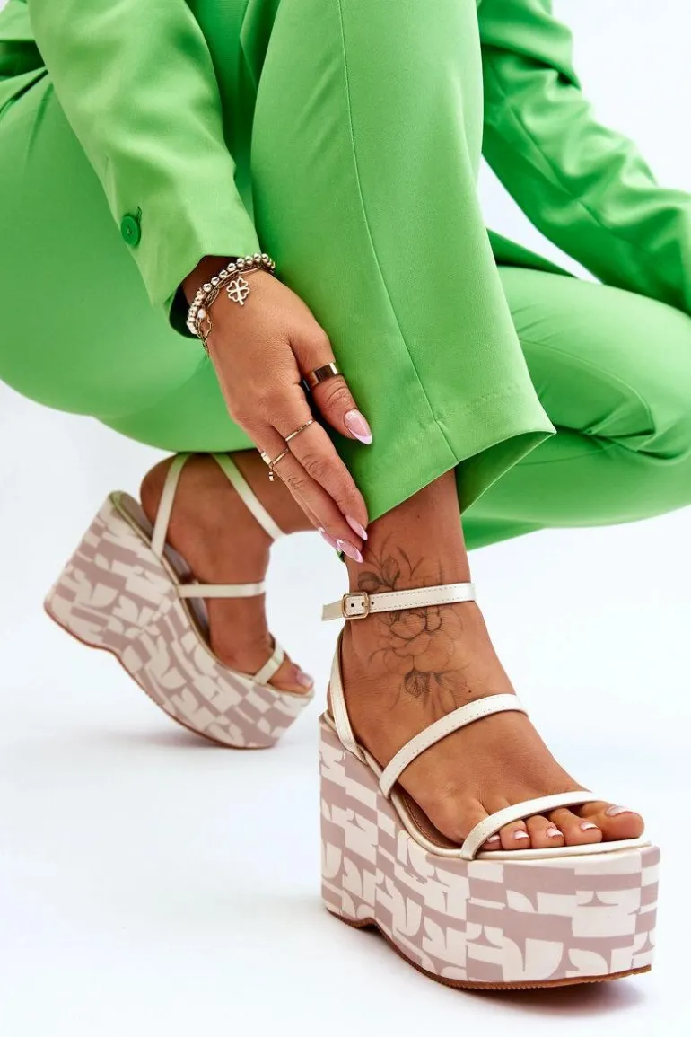 Modne Sandały Na Koturnie We Wzory Beżowe Claria