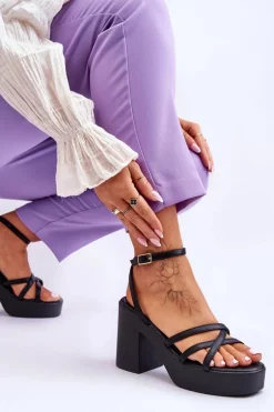 Modne Sandały Na Obcasie Z Paseczkami Czarne Shemira