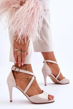 Modne Sandały Na Szpilce Lakierowane Beżowe Loressa