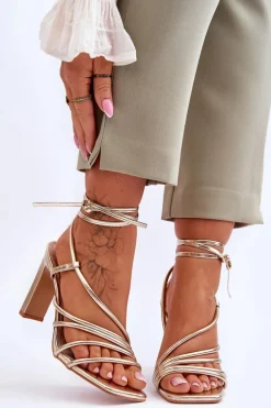 Modne Wiązane Sandały Na Obcasie Złote Tessoro