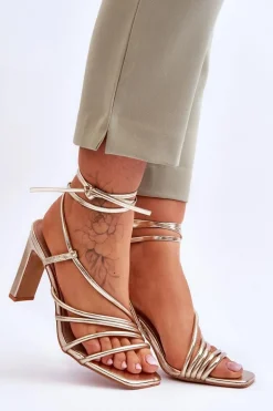 Modne Wiązane Sandały Na Obcasie Złote Tessoro