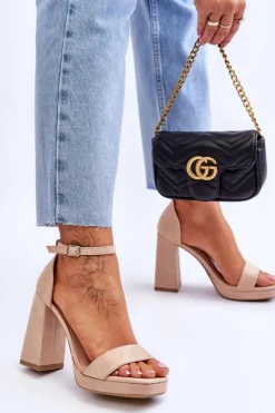 Modne Zamszowe Sandałki Na Kwadratowym Obcasie Beżowe Merila