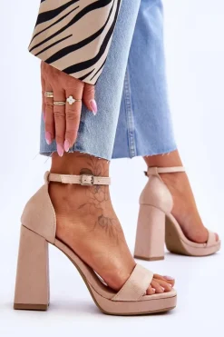 Modne Zamszowe Sandałki Na Kwadratowym Obcasie Beżowe Merila